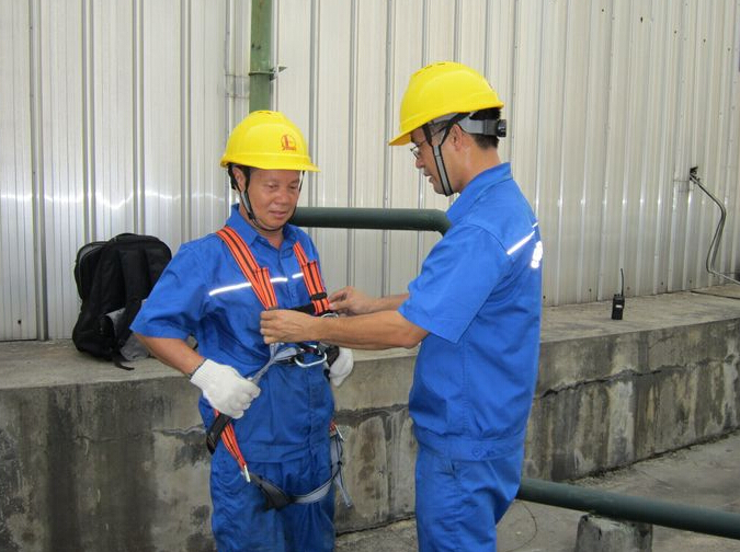 西基油庫高處作業(yè)巧用防墜器