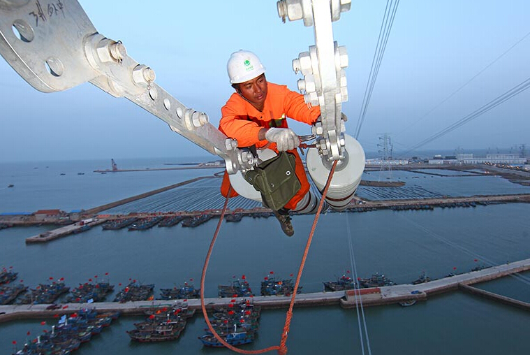 海陽核電線路架通安全性，高空作業(yè)防墜器來保證